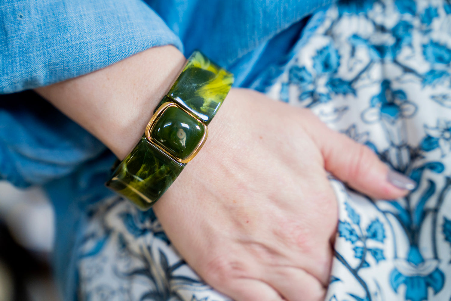 Vintage Style Acrylic Bangle