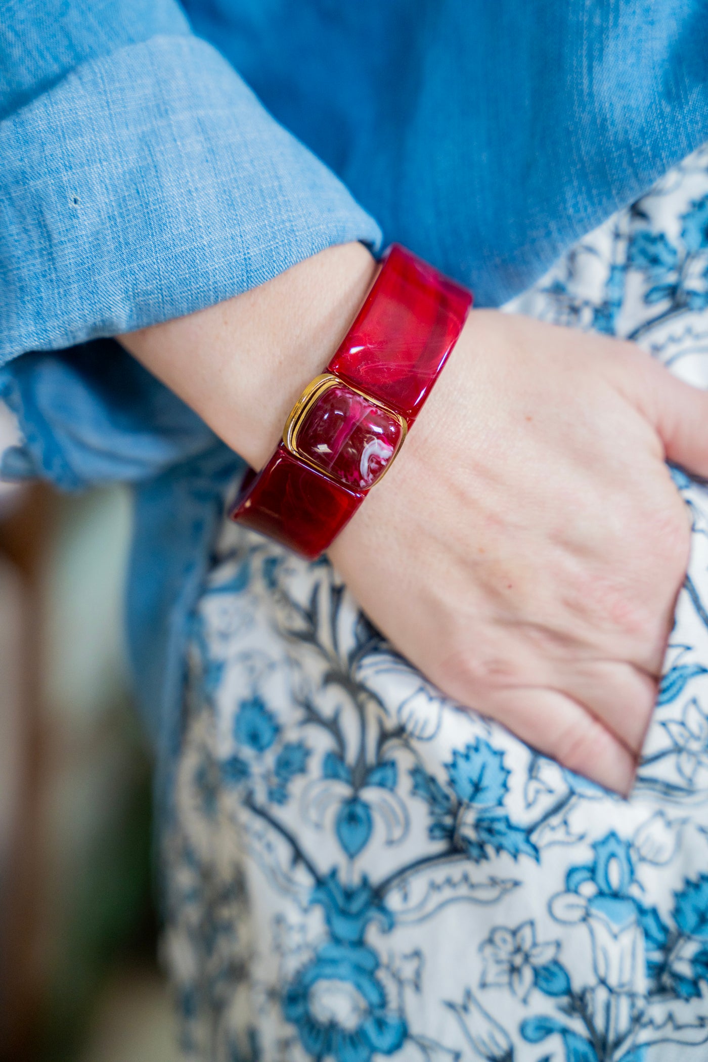 Vintage Style Acrylic Bangle