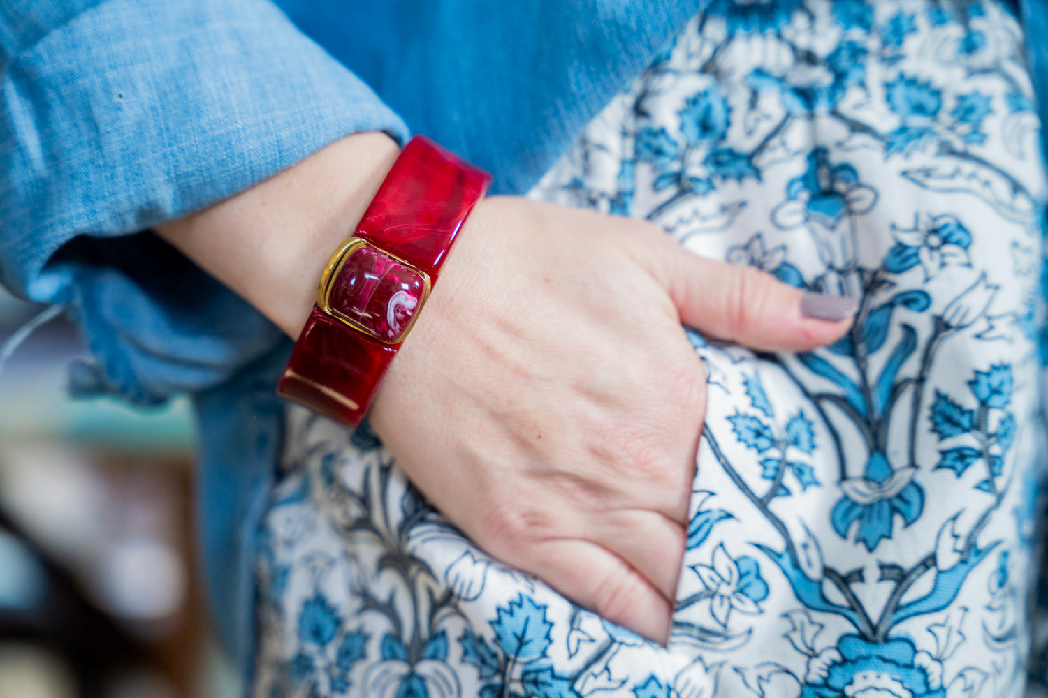 Vintage Style Acrylic Bangle
