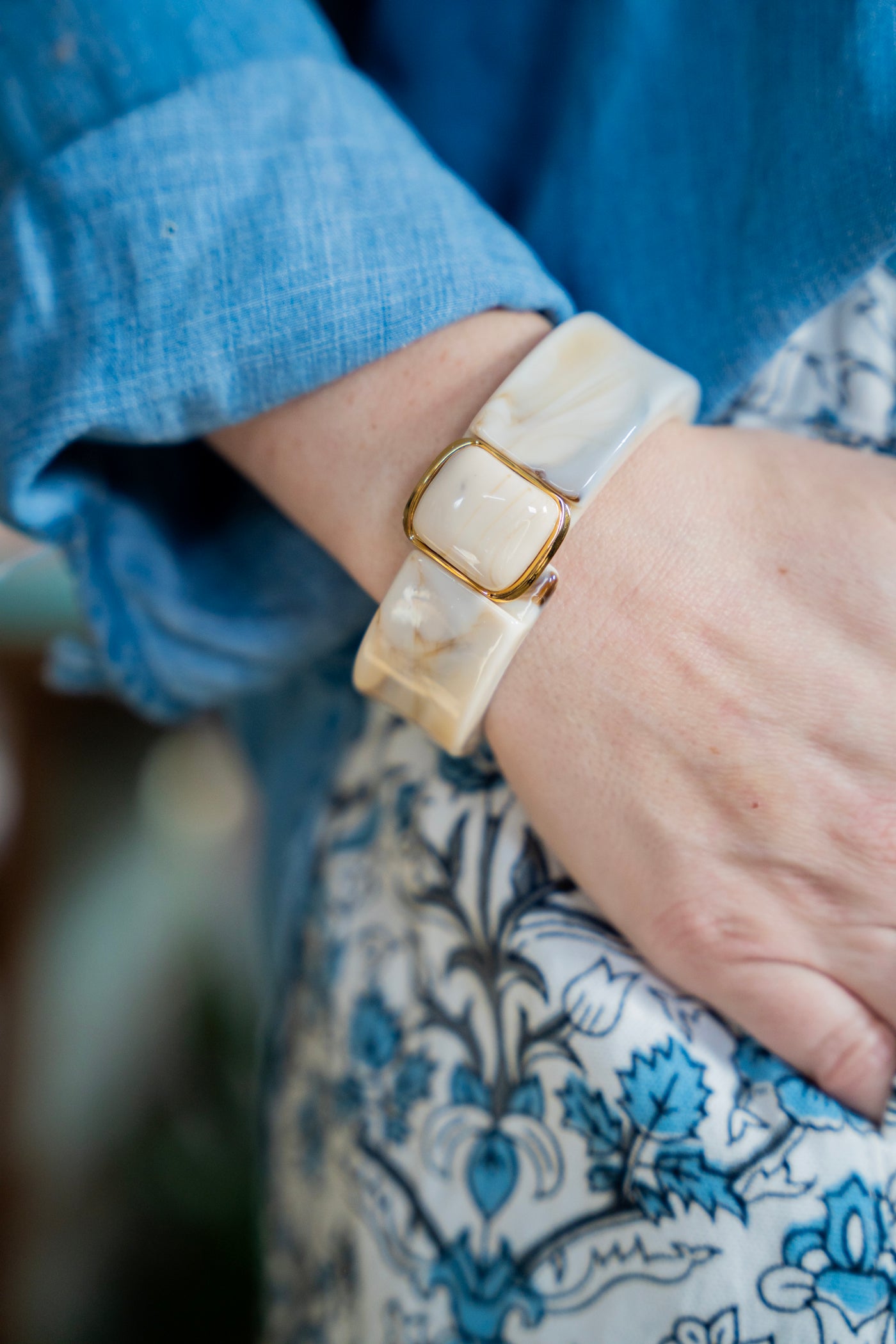 Vintage Style Acrylic Bangle