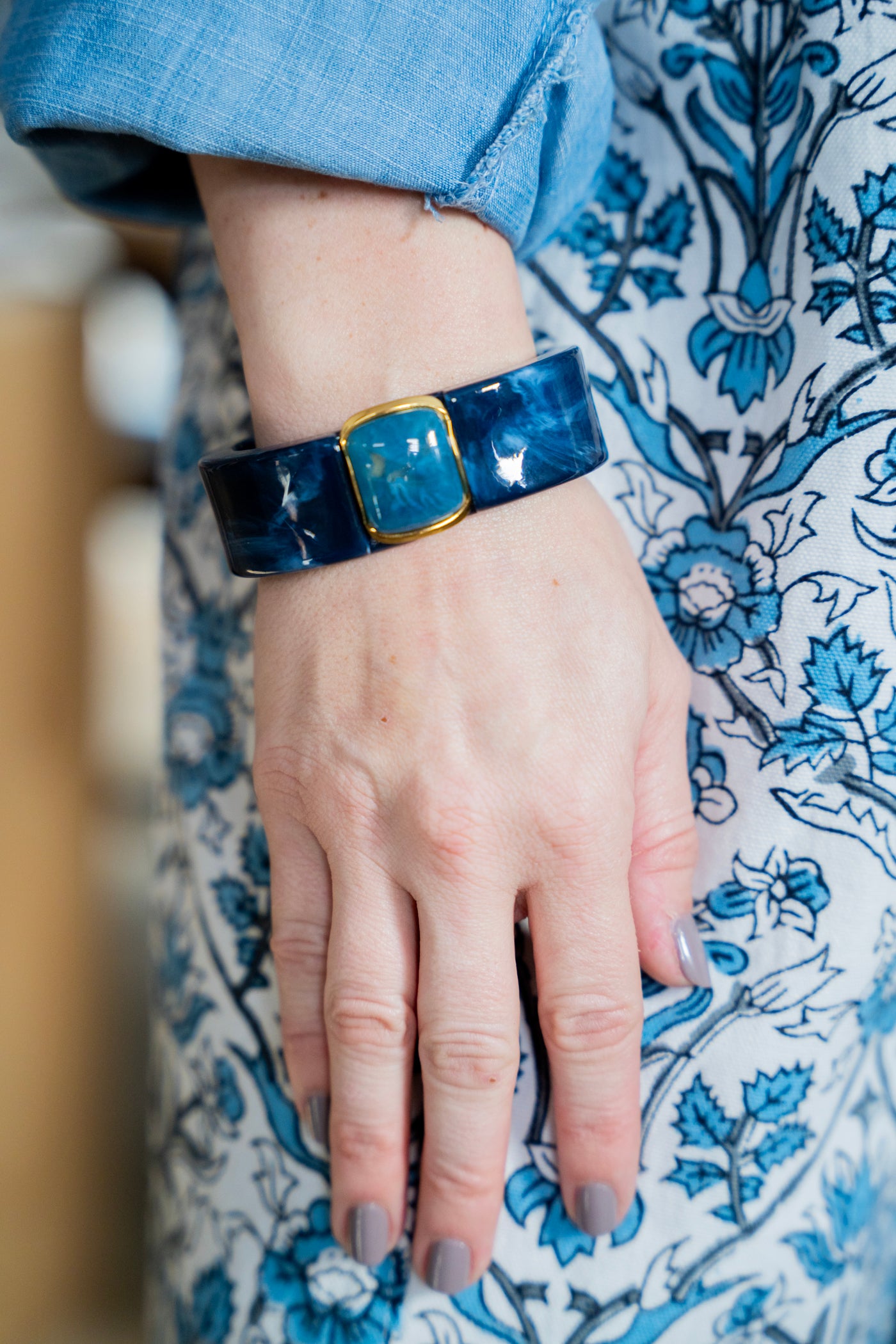 Vintage Style Acrylic Bangle